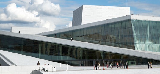 Oslo Opera Hus - Pregede og tilpassede platerted aluminium